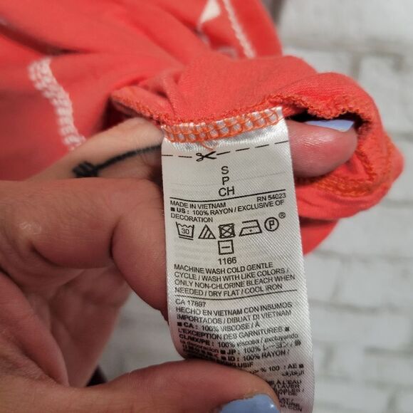 Old Navy pink embroidery tee - Picture 7 of 12